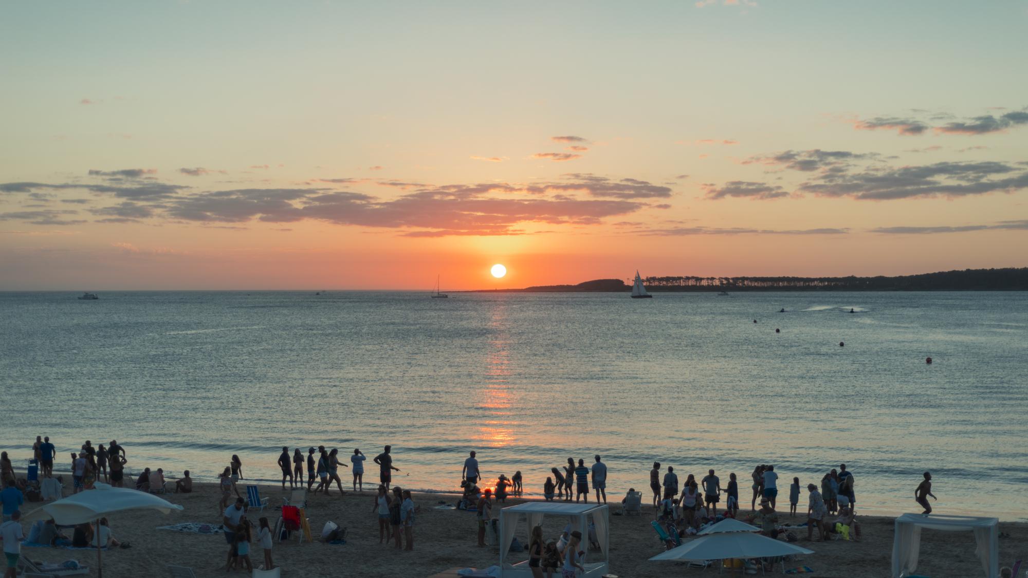 ホテル エンジョイ プンタ デル エステ プンタ・デル・エステ エクステリア 写真 Sunset at the beach