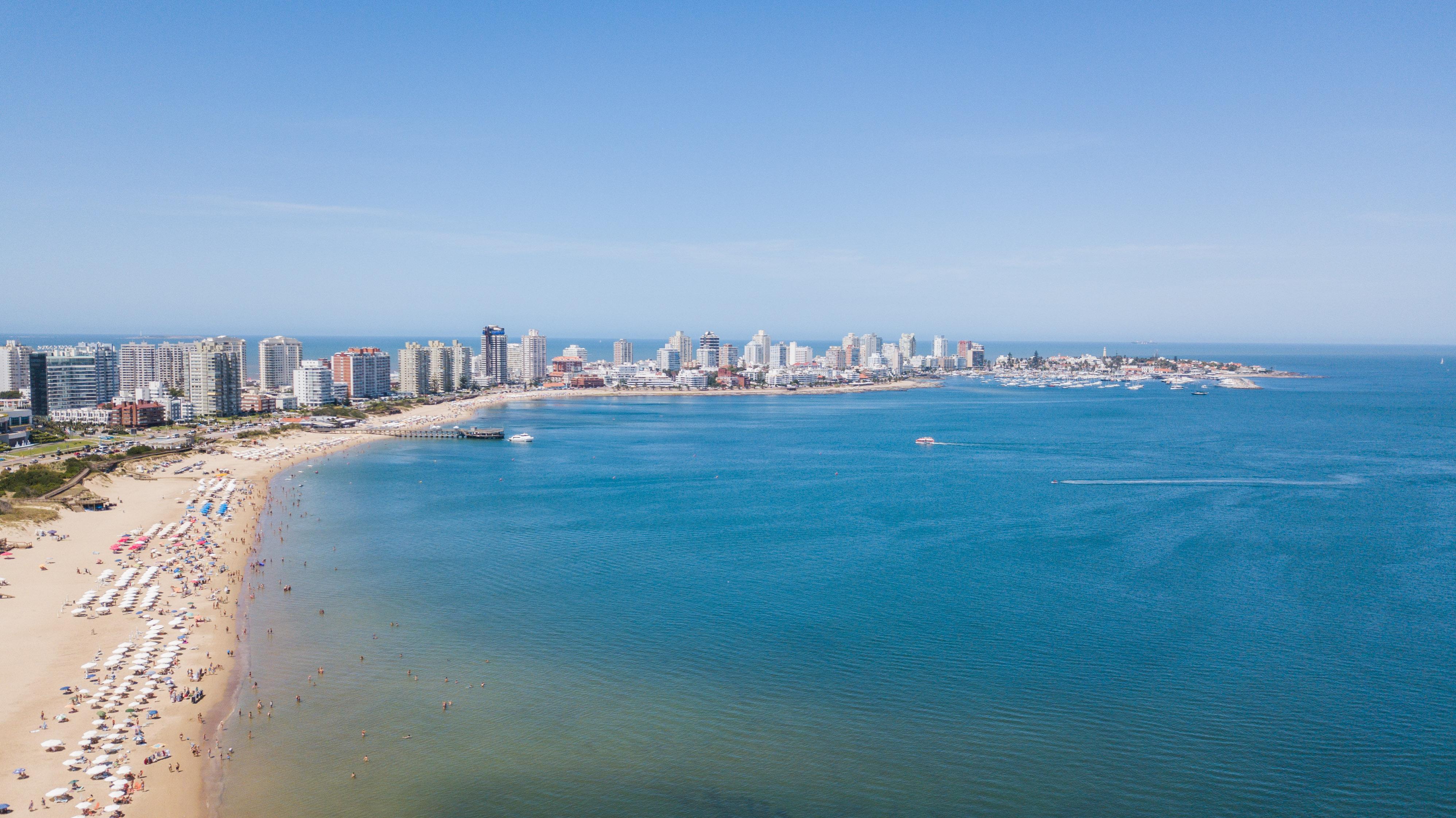 ホテル エンジョイ プンタ デル エステ プンタ・デル・エステ エクステリア 写真 View of the city from the sea