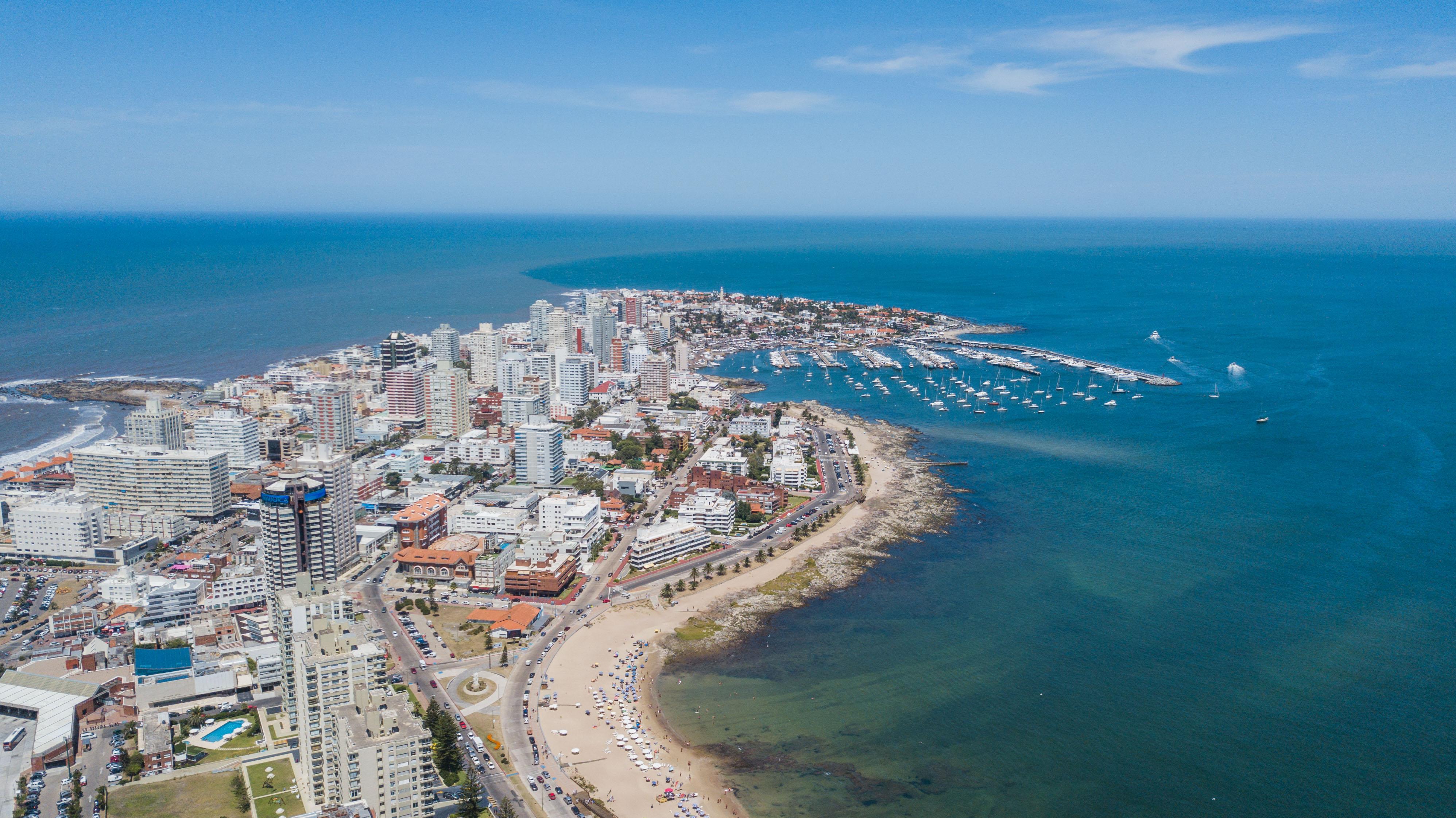 ホテル エンジョイ プンタ デル エステ プンタ・デル・エステ エクステリア 写真 Aerial view of the city