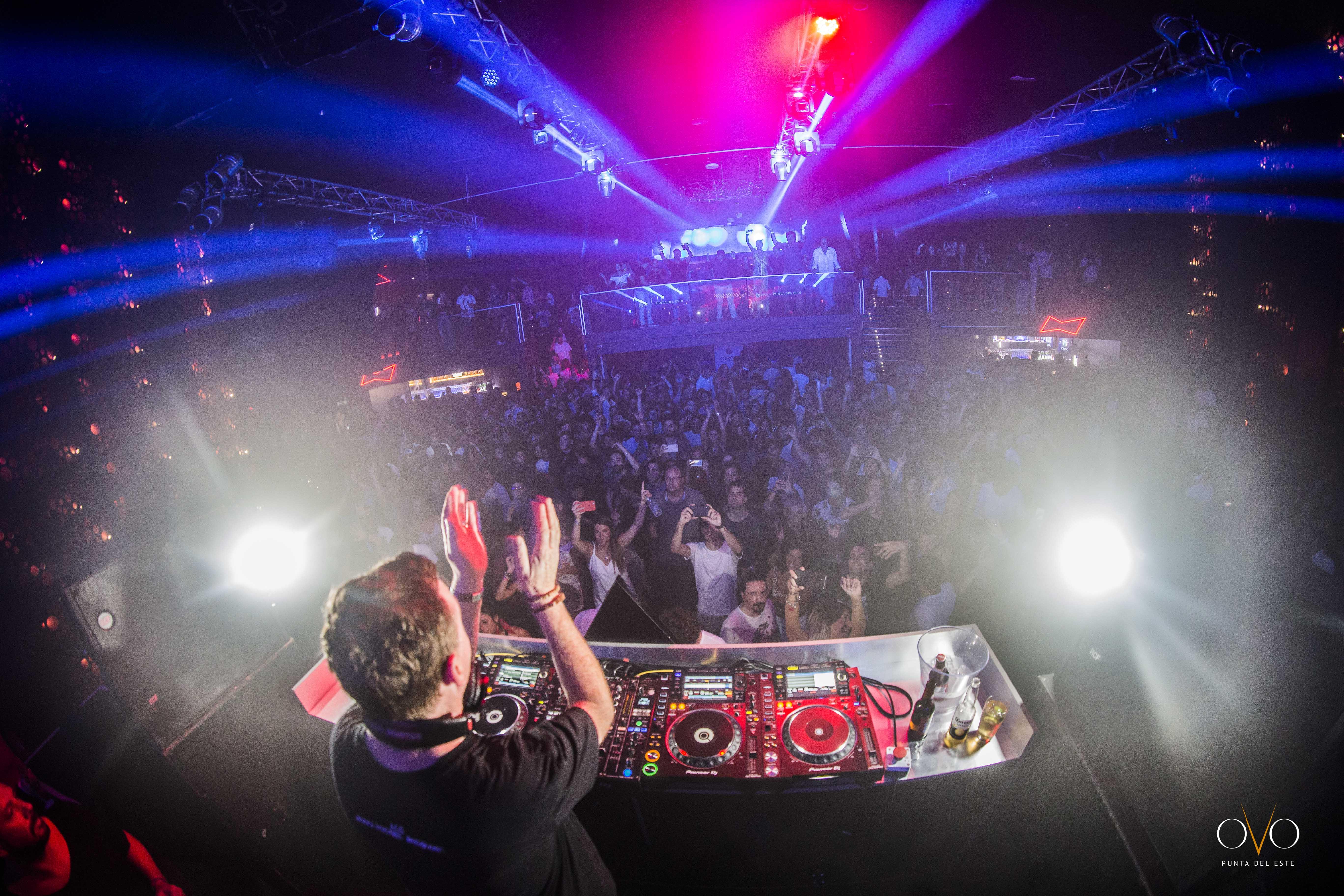 ホテル エンジョイ プンタ デル エステ プンタ・デル・エステ エクステリア 写真 DJ performing at a nightclub