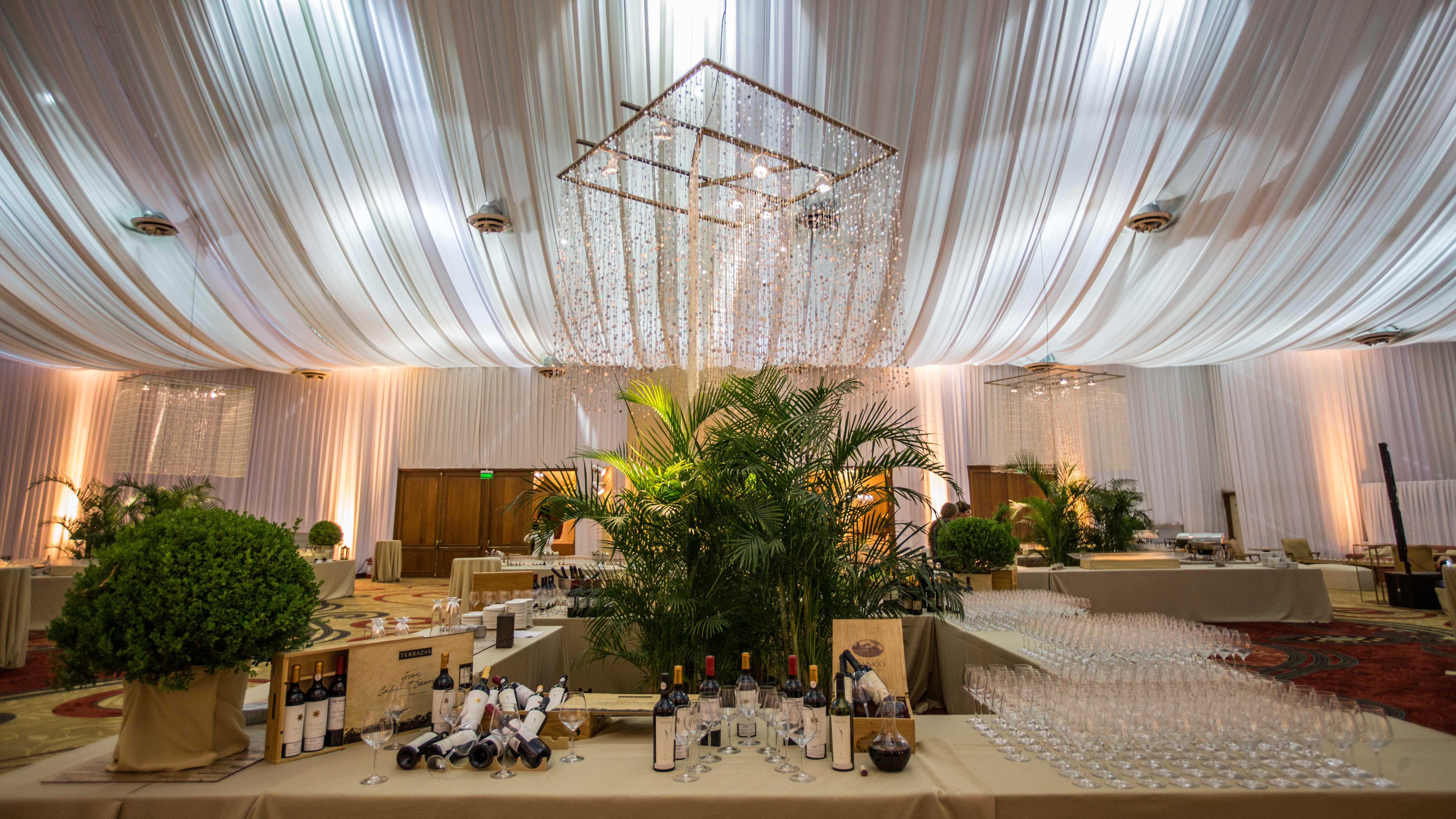 ホテル エンジョイ プンタ デル エステ プンタ・デル・エステ エクステリア 写真 The interior of the tent at the 2011 event
