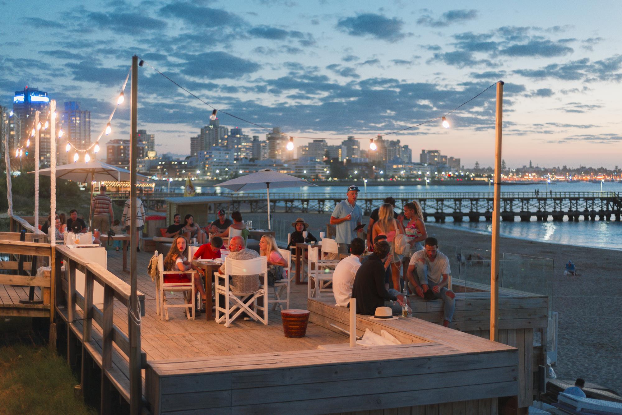 ホテル エンジョイ プンタ デル エステ プンタ・デル・エステ エクステリア 写真 The deck at the Cape Cod Club