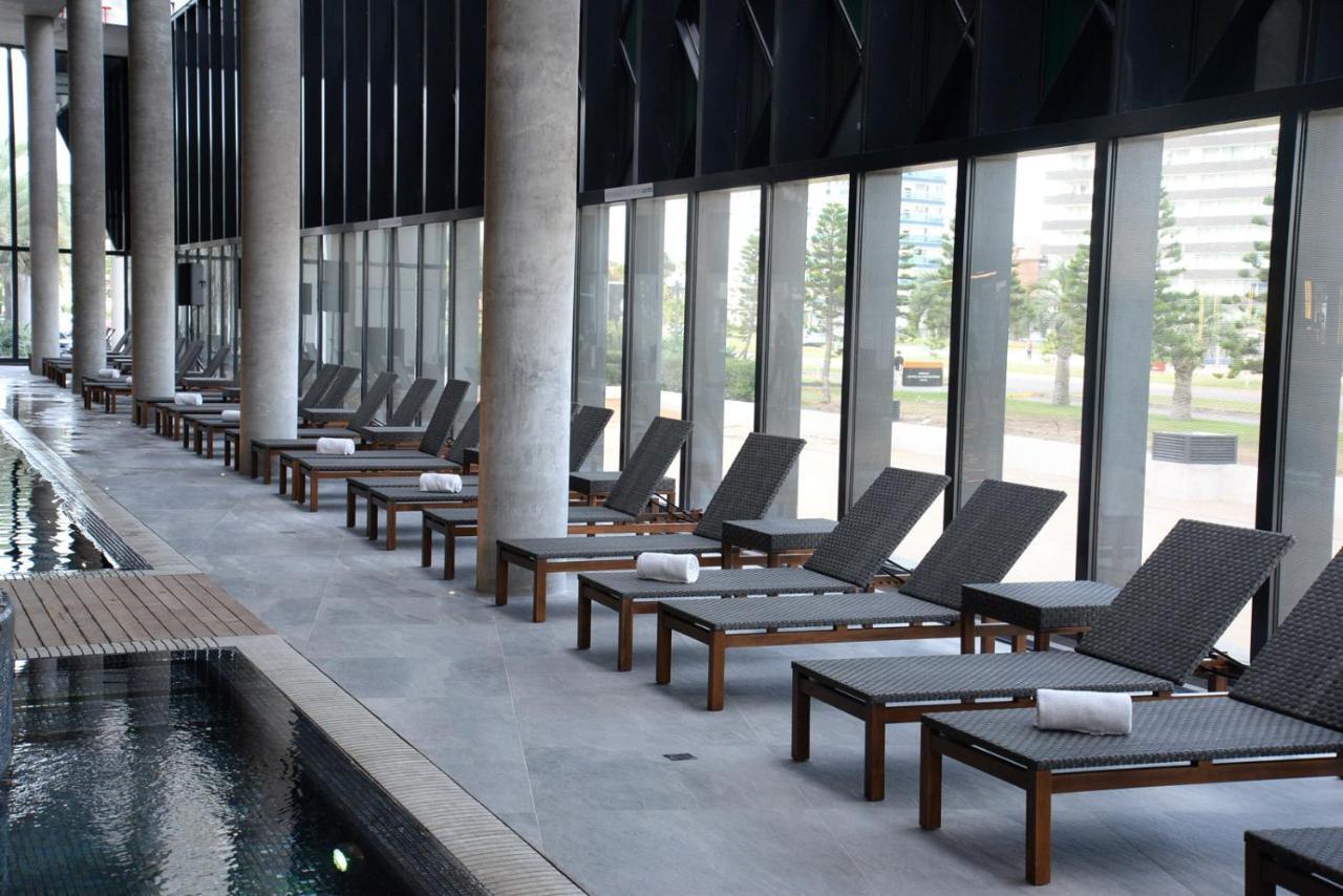 ホテル エンジョイ プンタ デル エステ プンタ・デル・エステ エクステリア 写真 The pool at the hotel